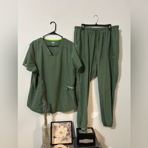 Green SCRUBSTAR Scrubs, Top and Bottom Size: 2XL, Like New, Jogger Bottoms